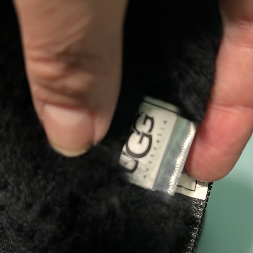 Ugg Size 7 - image 8